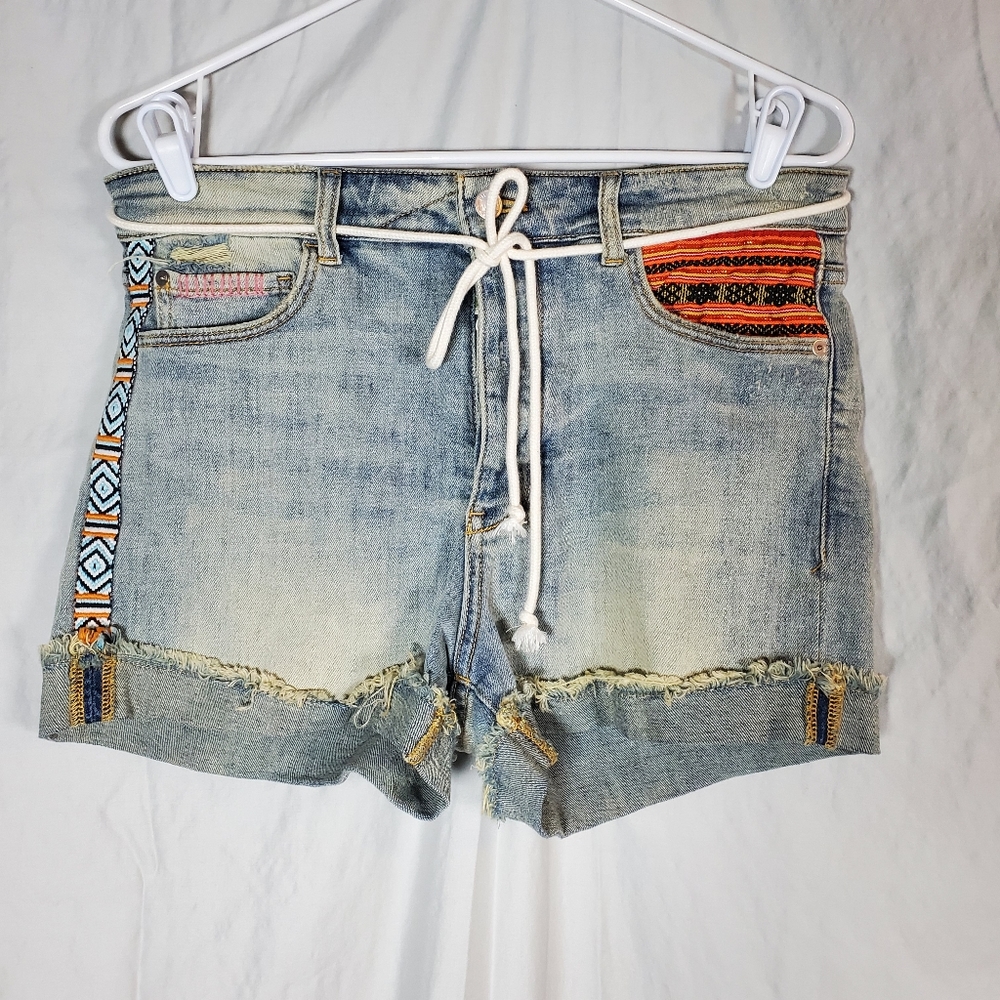 Pilco Women's size 27 The Signature High Rise Short 5 button fly